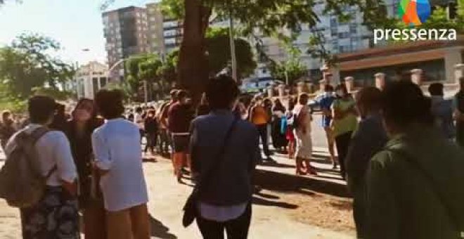 Las colas del profesorado en Madrid: las imágenes del caos