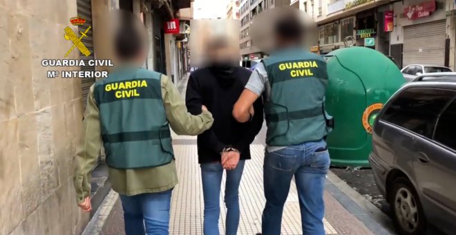 Detenidos por robar a una persona y exigirle pagar 500 euros por sus pertenencias