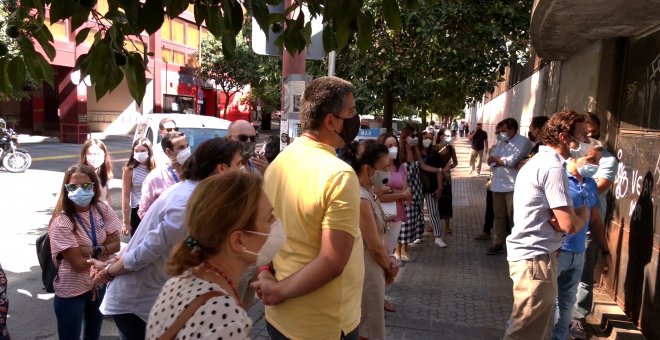 Colas de profesores en Sevilla para hacerse el test de coronavirus