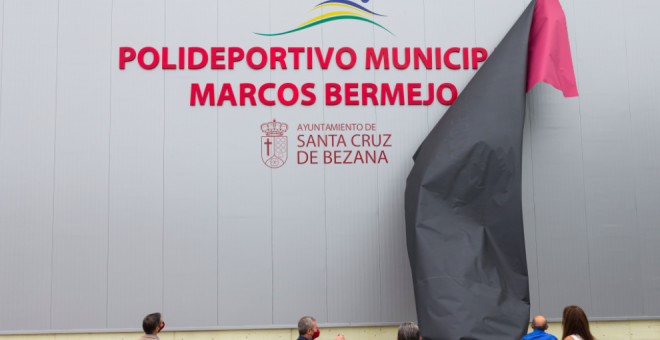 Revilla destaca los valores de Marcos Bermejo en la denominación del Polideportivo de Bezana con su nombre