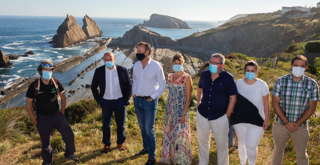 Medio Ambiente destaca que Costa Quebrada "merece con creces" el reconocimiento de la UNESCO como el primer Geoparque de Cantabria