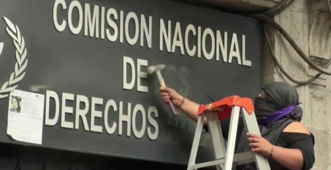 El movimiento feminista toma la Comisión de Derechos Humanos en México