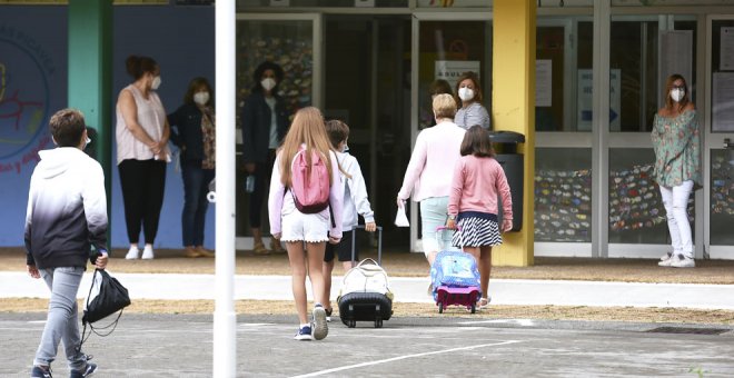 Los colegios de Santoña abren sus puertas con normalidad pero acuden menos del 4% de sus alumnos