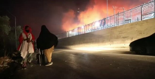 El fuego devora el campo de refugiados de Moria en Grecia