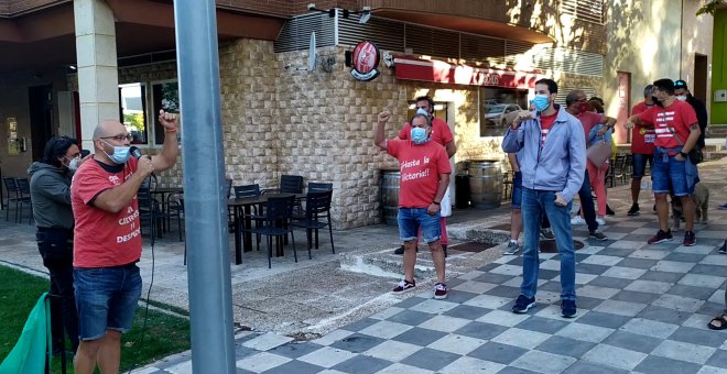 Trabajadores de Coca-Cola protestan el día del juicio por el escrache a Marcos de Quinto