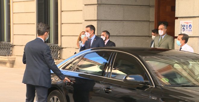 Pedro Sánchez sale del Congreso de los Diputados