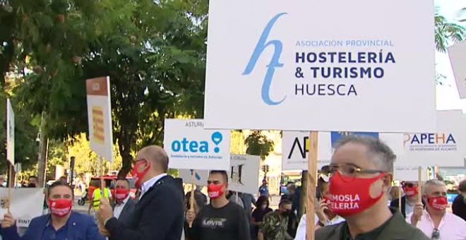 El sector de la hostelería protesta para reclamar ayudas y evitar el cierre de miles de negocios