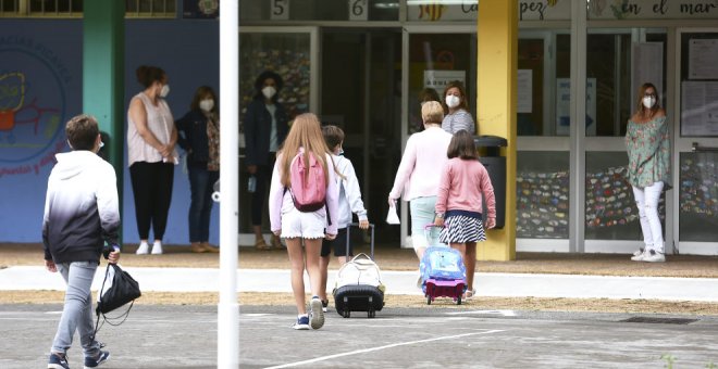 Lombó dice que los protocolos en centros escolares han funcionado y advierte de que habrá un número "elevadísimo" de contagios