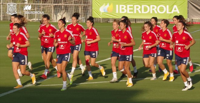 Vilda da la bienvenida a la Selección femenina: "Seamos un oasis de fútbol"