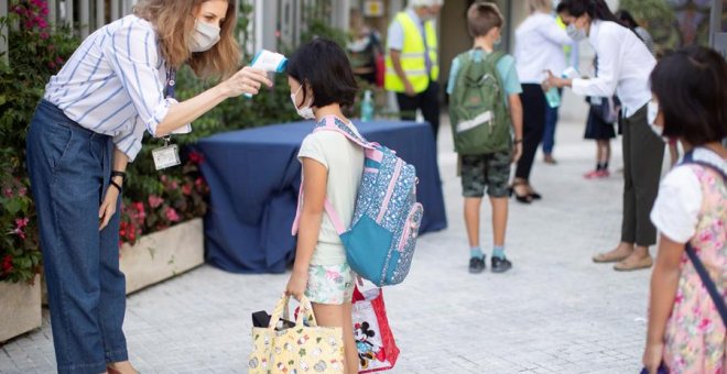 Un millón y medio de alumnos regresan este lunes a clase en Catalunya en un curso incierto