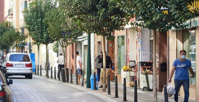 Sanidad 'monitoriza' Torrelavega, con 283 casos, la mitad de ellos en La Inmobiliaria que sigue acordonada