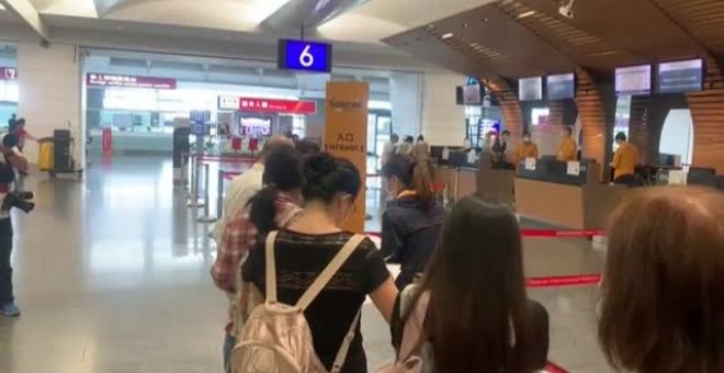 Cien taiwaneses toman un vuelo a ninguna parte para experimentar la "antigua normalidad"