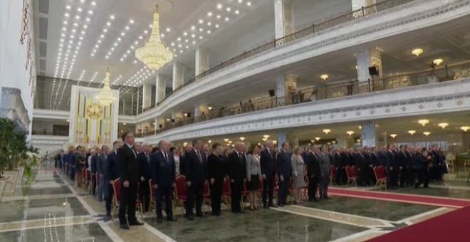 Lukashenko jura como presidente en una ceremonia no anunciada