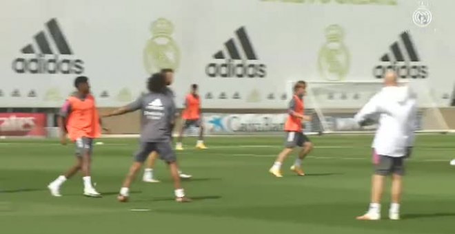 El Real Madrid regresa a los entrenamientos tras el susto del falso positivo de Odegaard