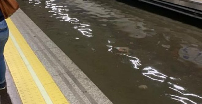 La lluvia inunda el Metro de Madrid y causa múltiples cortes en la circulación