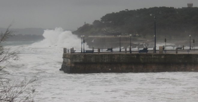 La AEMET amplía los avisos por costeros, lluvia y viento en Cantabria