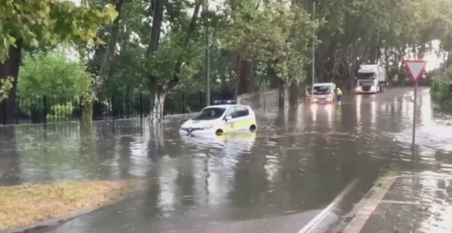 El temporal de esta madrugada deja inundaciones en la Avenida del Faro