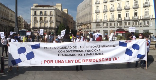 Marea de Residencias recorre Madrid para pedir una ley de residencias estatal