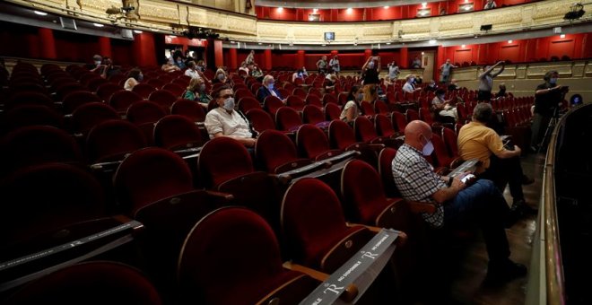 Madrid impone una butaca libre entre grupos de personas en cines o teatros tras las quejas en el Teatro Real