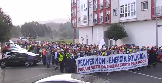 Trabajadores de Alcoa hacen un encierro de 24 horas para evitar el cierre de la planta de aluminio