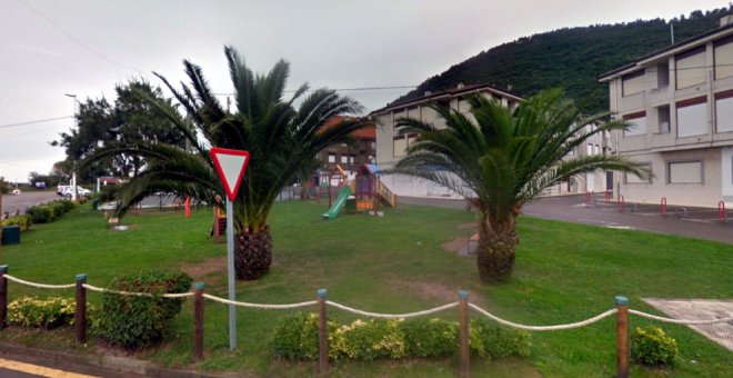 El Ayuntamiento continúa con las labores de desinfección de parques infantiles, plazas y espacios públicos de la Villa