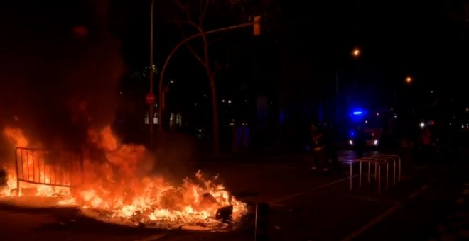 Queman contenedores cerca de la Ciutadella tras las protestas en Barcelona