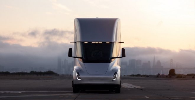 La mayor cadena de supermercados del mundo triplica sus encargos del Tesla Semi