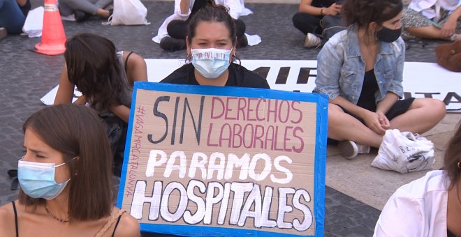 Centenares de MIR protestan en Barcelona