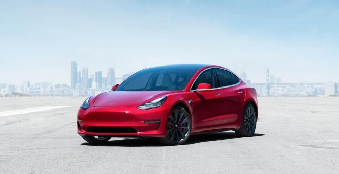 El Tesla Model 3 vuelve a ser el coche eléctrico más vendido, y el Volkswagen ID.3 despega