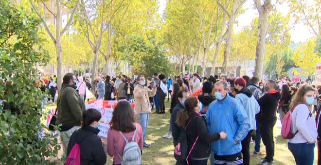 Protestas frente a la Asamblea de Madrid en favor de la Sanidad Pública