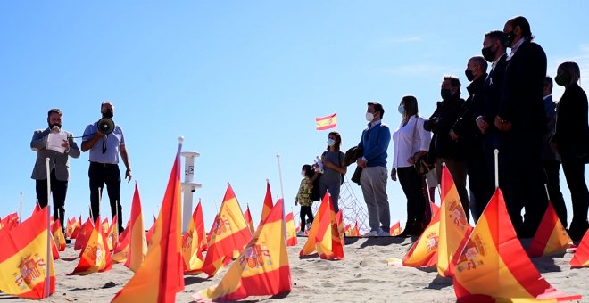 Playa Patacona de Valencia, con 53.000 banderas de España por los fallecidos en pandemia