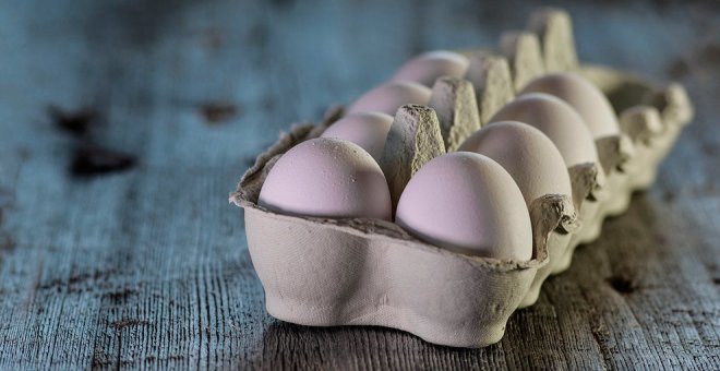 Eroski retira varios lotes de huevos de su marca tras detectar un "problema higiénico-sanitario" en una de sus granjas