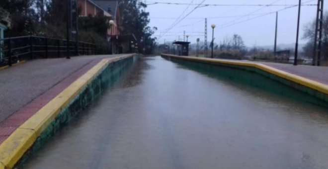 Adif invierte 3,5 millones en reparar la infraestructura ferroviaria dañada por temporales en Cantabria