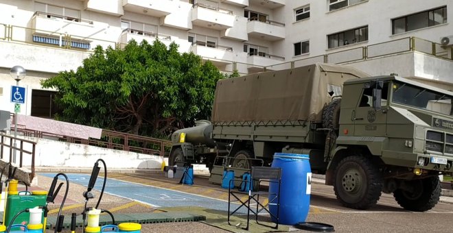 Compañía NBQ de la Brigada Extremadura X desinfectan residencia en Mérida