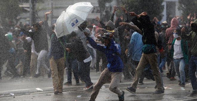 Protesta contra la ley para la reforma laboral en Yakarta, en imágenes