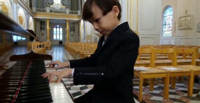 El prodigio de un niño francés de 6 años virtuoso del piano