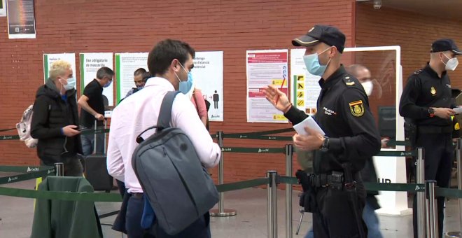 Controles policiales en Atocha ante la afluencia de viajeros