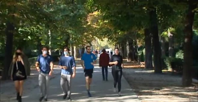 Los madrileños eligen parques y terrazas para este puente en estado de alarma