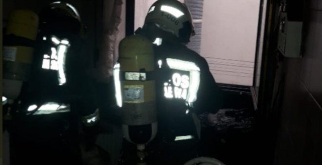 Un incendio en una vivienda obliga a desalojar un edificio de Santoña