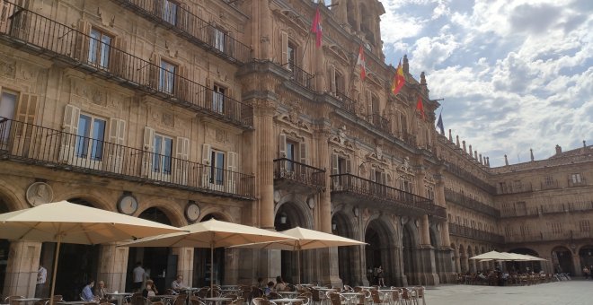 La Plaza Mayor de Salamanca, punto de encuentro de vecinos y turistas