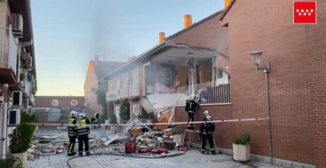 Aparatosa explosión sin víctimas en una casa de San Martín de la Vega en Madrid
