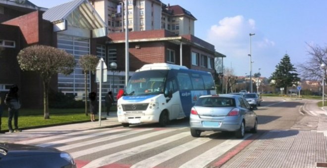 El autobús municipal adapta su horario a las entradas y salidas de los colegios