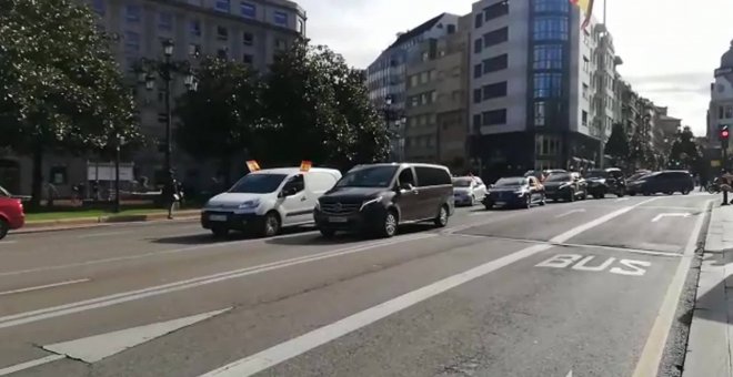 Movilización 'España a la calle' en Oviedo con motivo del Día de la Fiesta Nacional