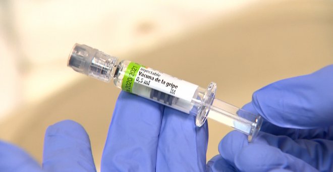 Primeras vacunas contra la gripe en centros de salud madrileños