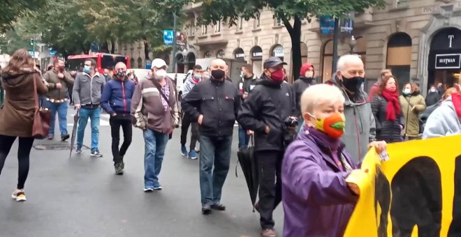 Colectivos sociales se manifiestan en Bilbao para reclamar que se erradique la pobreza