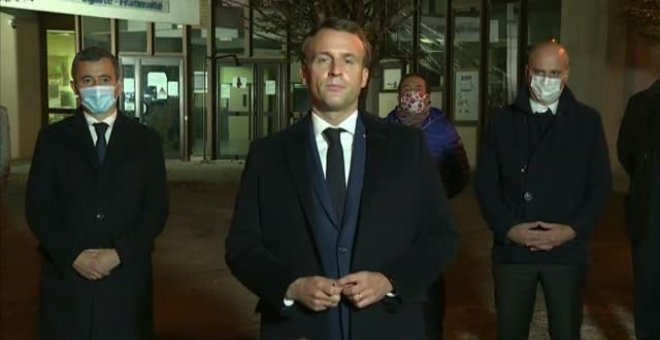 Macron califica de "ataque terrorista islamista" el asesinato de un profesor con un cuchillo