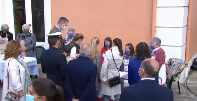 La familia real visita el Pueblo Ejemplar de Somao