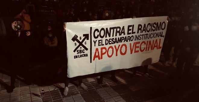 "No son delincuentes, son nuestros vecinos": una marcha antifascista en el madrileño barrio de San Blas defiende a los menores migrantes