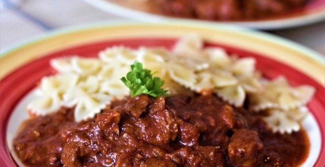 Pato confinado - Receta de gulash húngaro