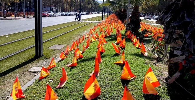 Murcia amanece con banderas de España en homenaje a 56.000 fallecidos por el virus